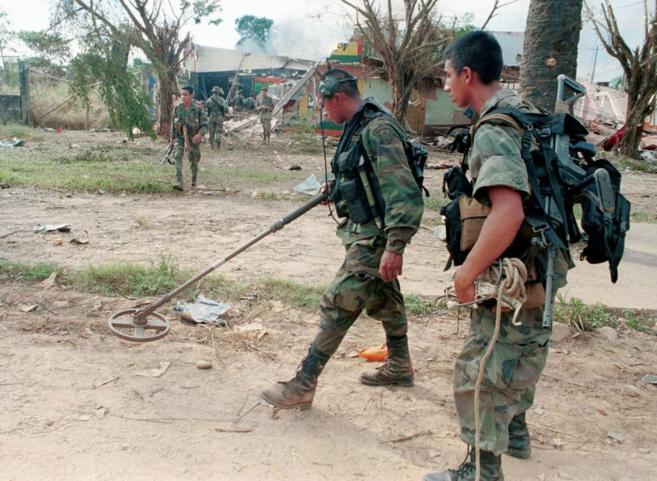 哥伦比亚士兵遭反政府军埋伏 13人被地雷炸