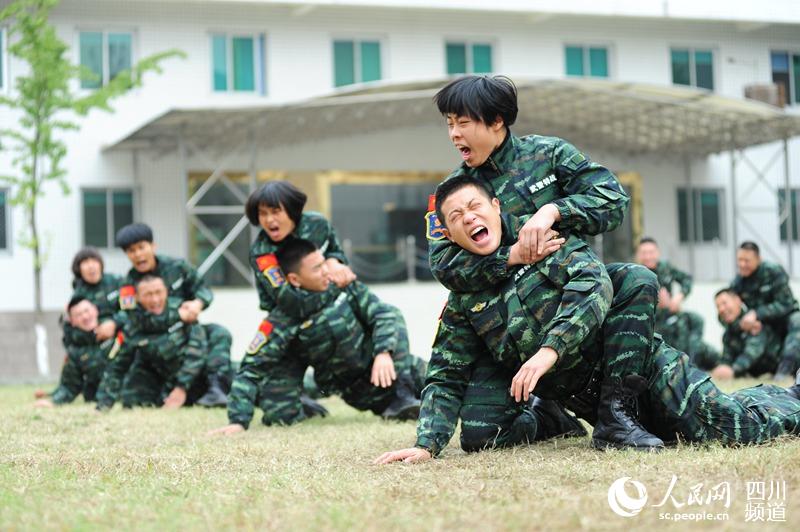 训练场怎么玩特种兵 20151208185955443254561.jpg