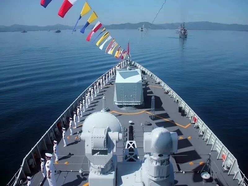 052D新版中华神盾舰参加国际阅舰式