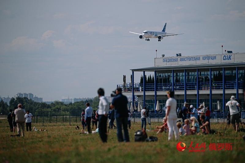 第15届莫斯科国际航空航天展20日在俄罗斯莫斯科郊区茹科夫斯基市正式拉开帷幕（人民网 叶福 摄）