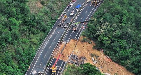 广东梅大高速路面塌陷致24人死亡 应急管理部已派工作组赶赴现场